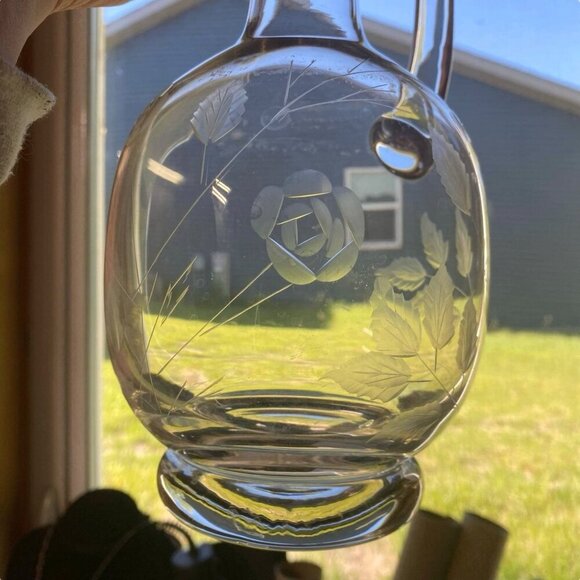 Clear Glass Wine Decanter with Stopper Etched Rose Floral Leaf Handle Pour Spout - Picture 8 of 8